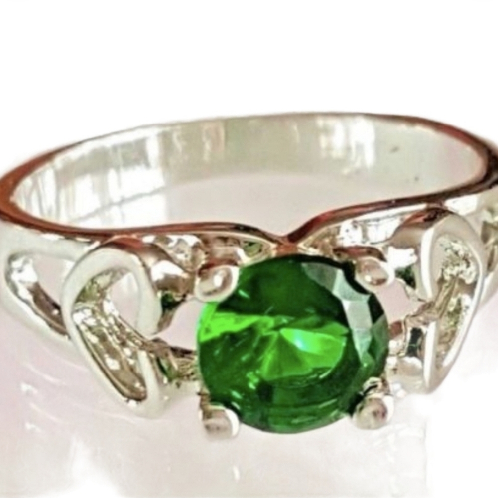 Cocktail Birthstone Ring Silver Green Size 7 heart May